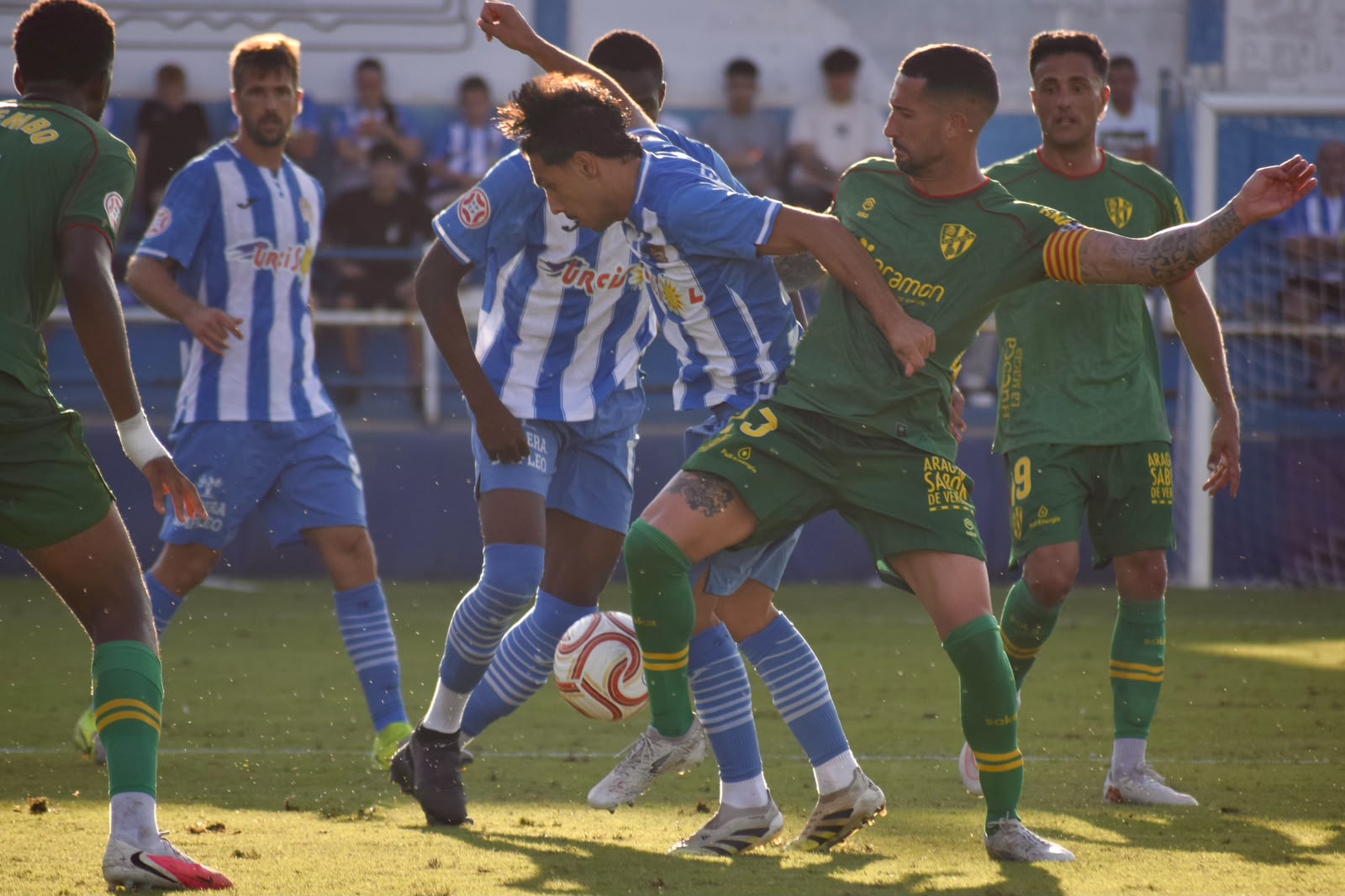Águilas 2 - 2 Huesca > CRÓNICA: Ni la épica es suficiente para premiar el fútbol de este Águilas