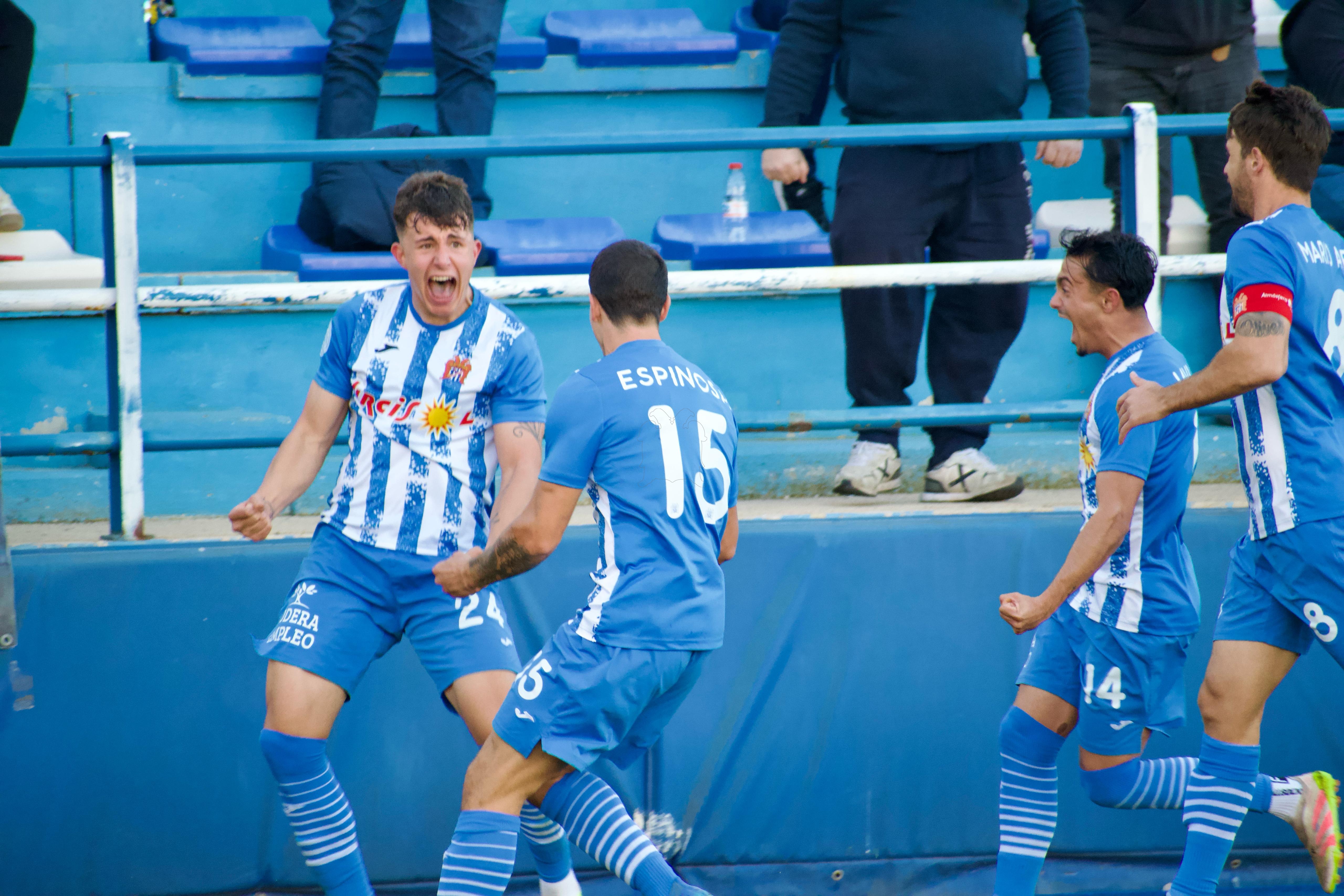 Águilas 3 - 1 Malagueño  / CRÓNICA // Para este Águilas, siempre es Carnaval